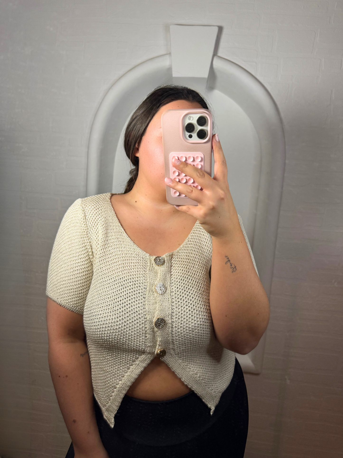 Shirt beige mit goldenen Knöpfen
