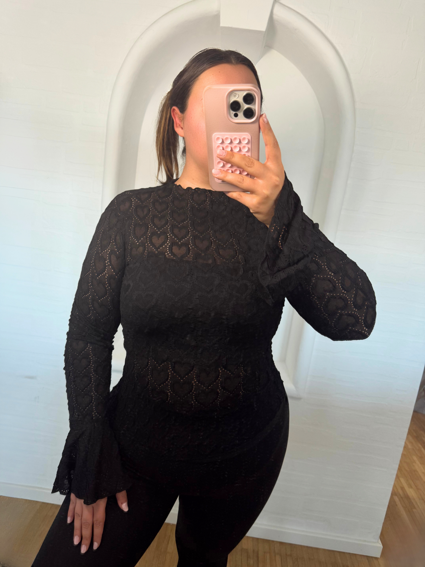 Shirt mit transparenten Herzen schwarz
