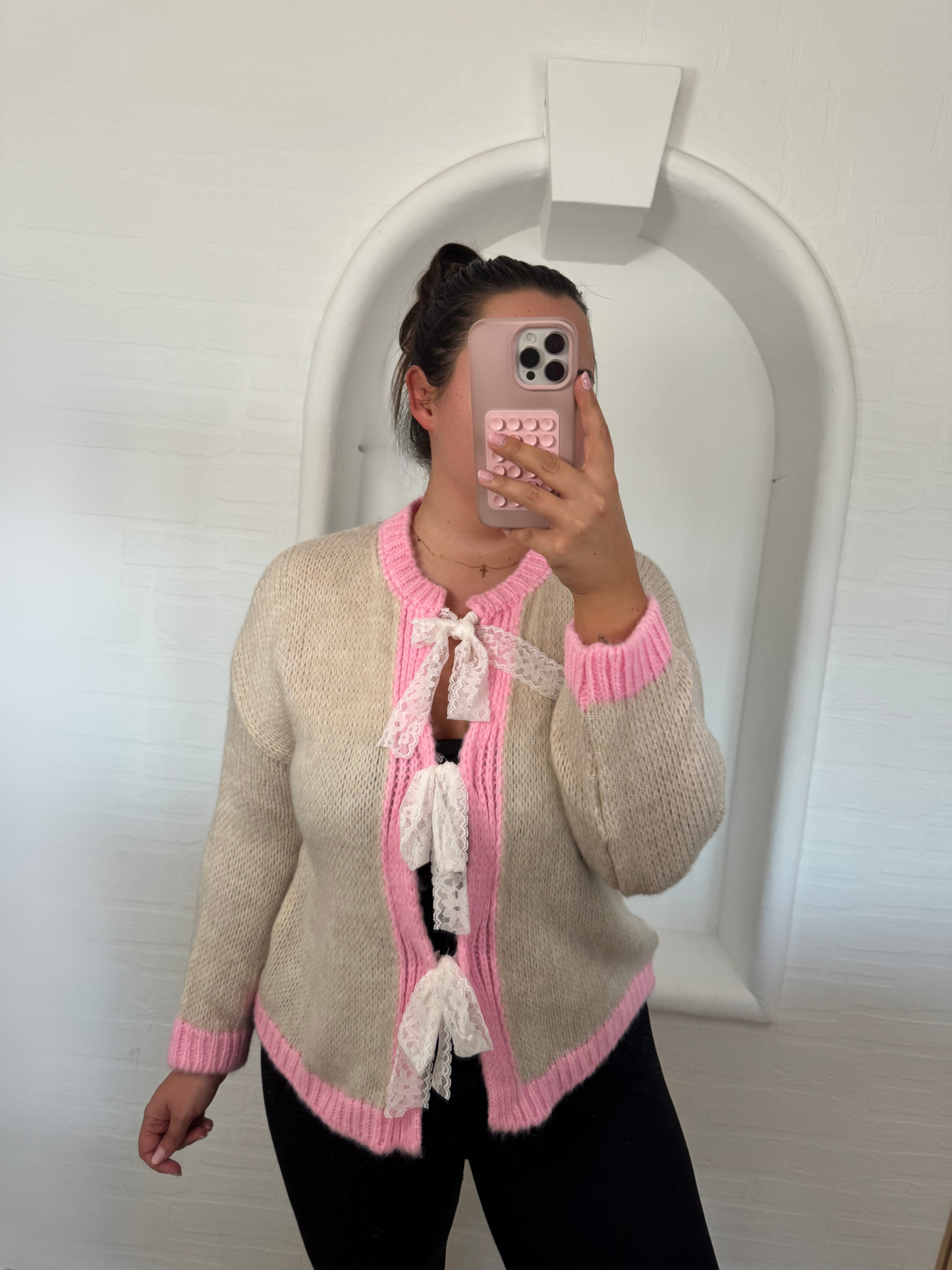 Cardi mit Spitze