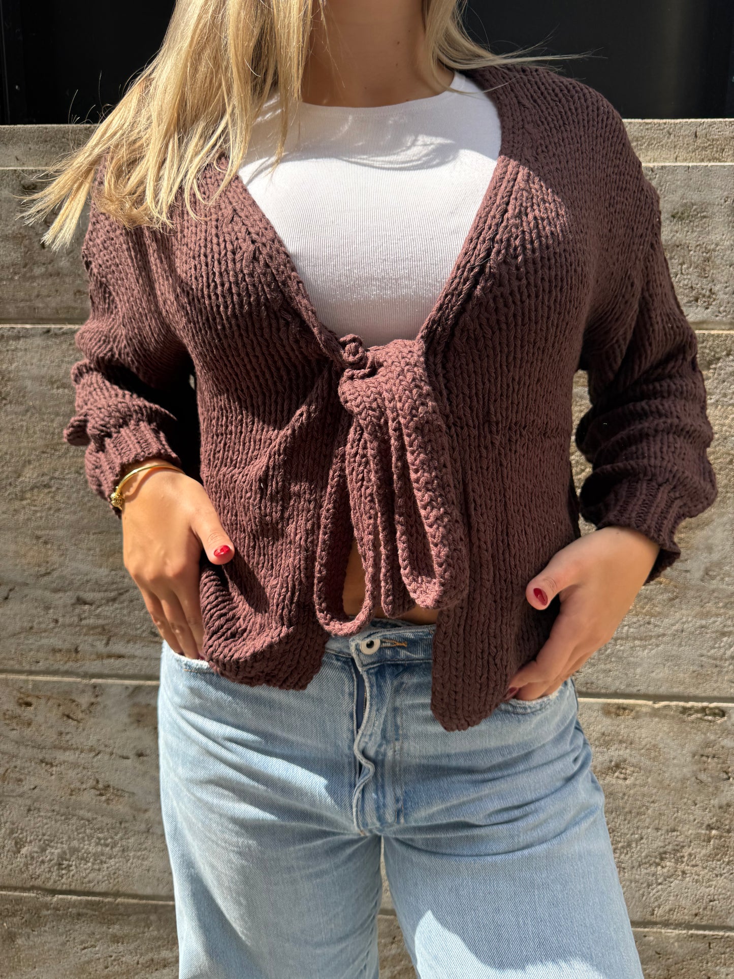Strickjacke mit Knoten braun