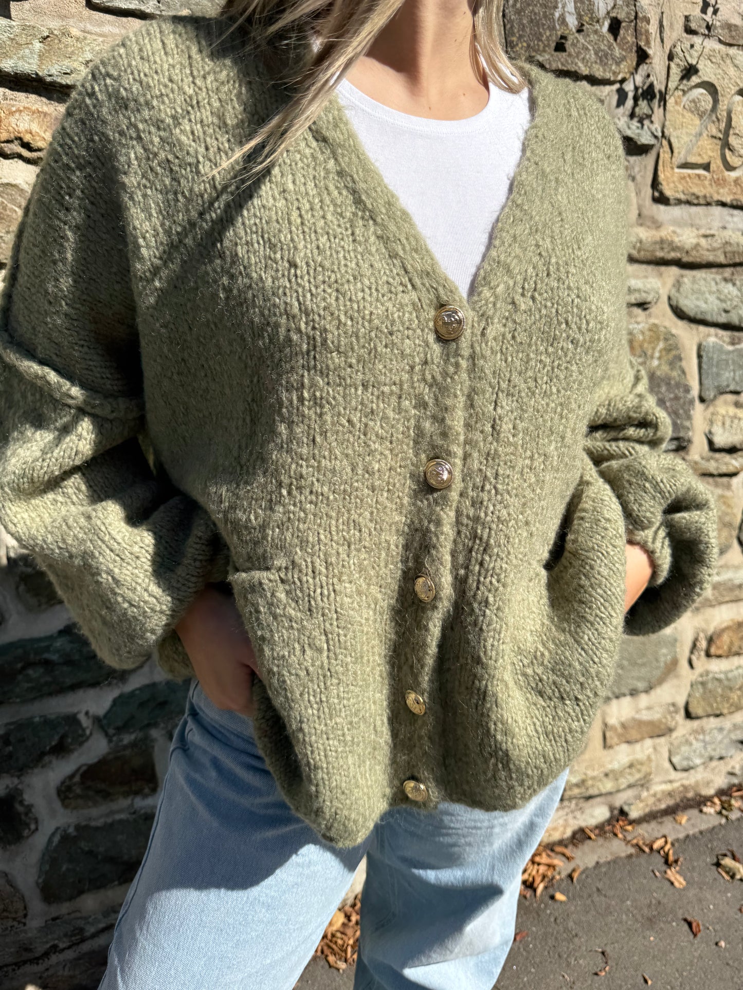 kuschelige Strickjacke mit V-Ausschnitt khaki