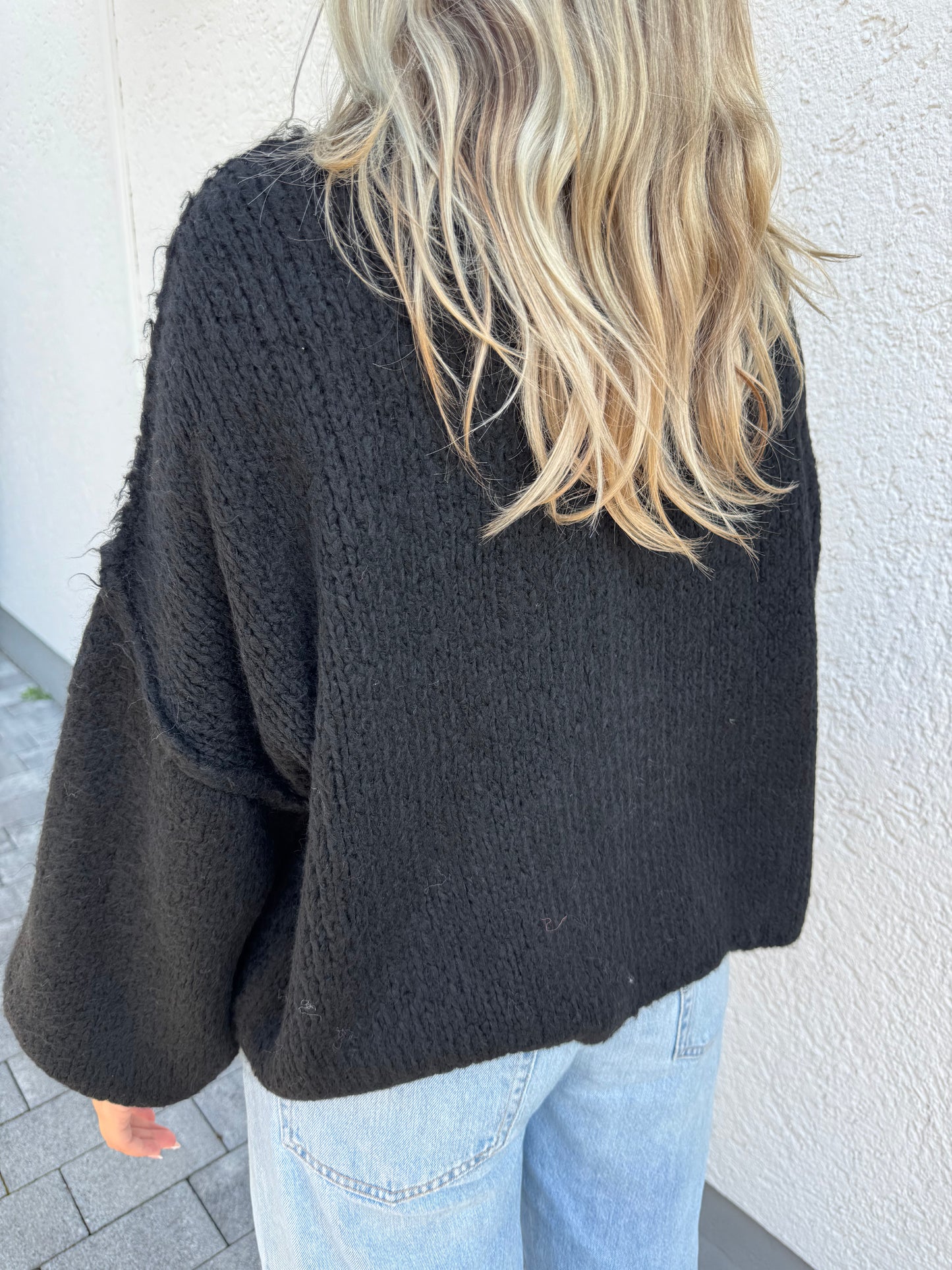 kuschelige Strickjacke schwarz kurz