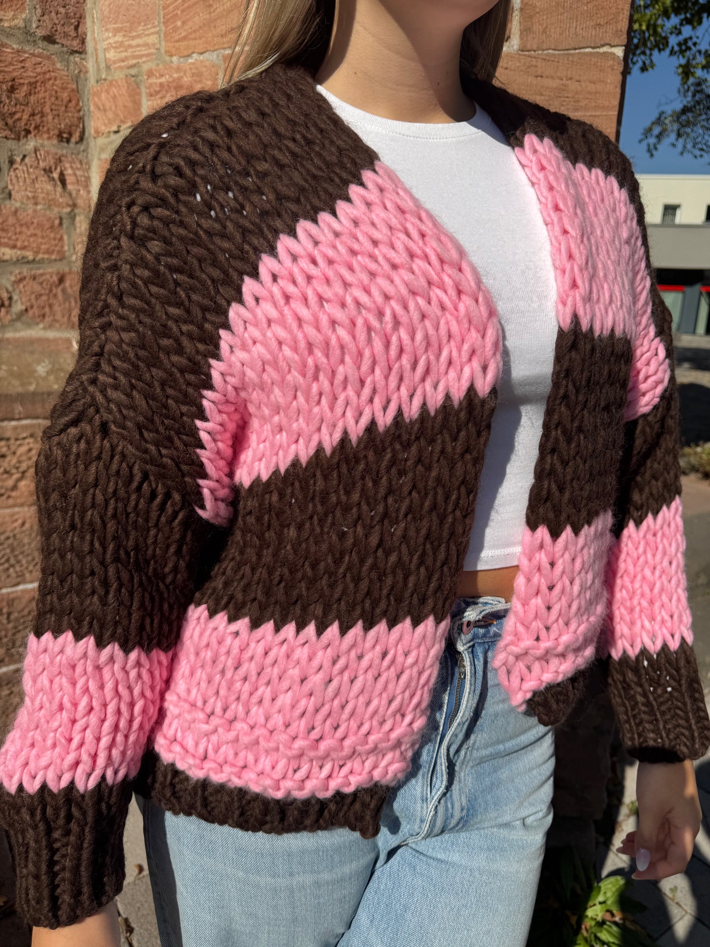 Grobstrick Cardigan braun rosa