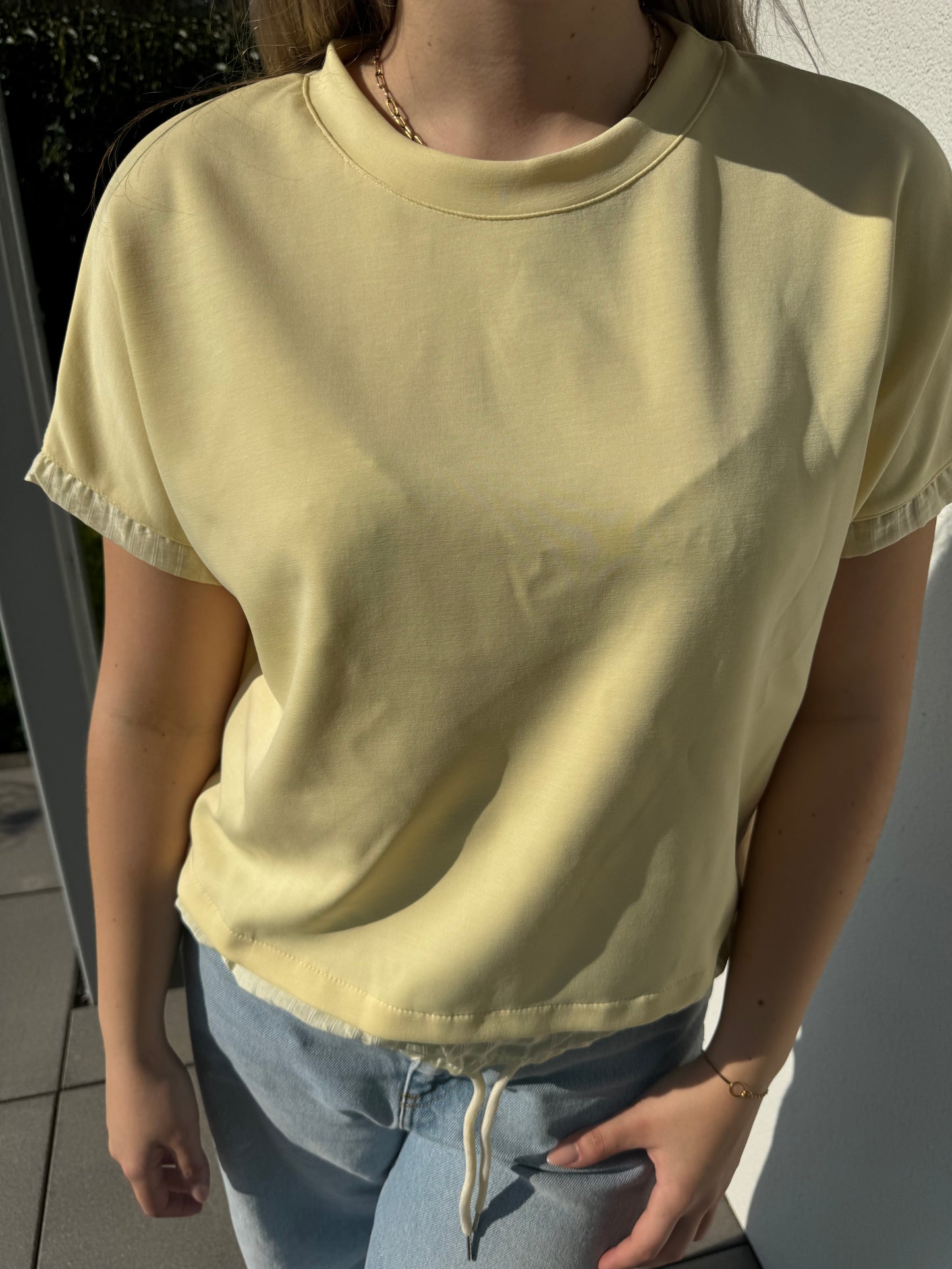 Shirt aus Butterstoff gelb