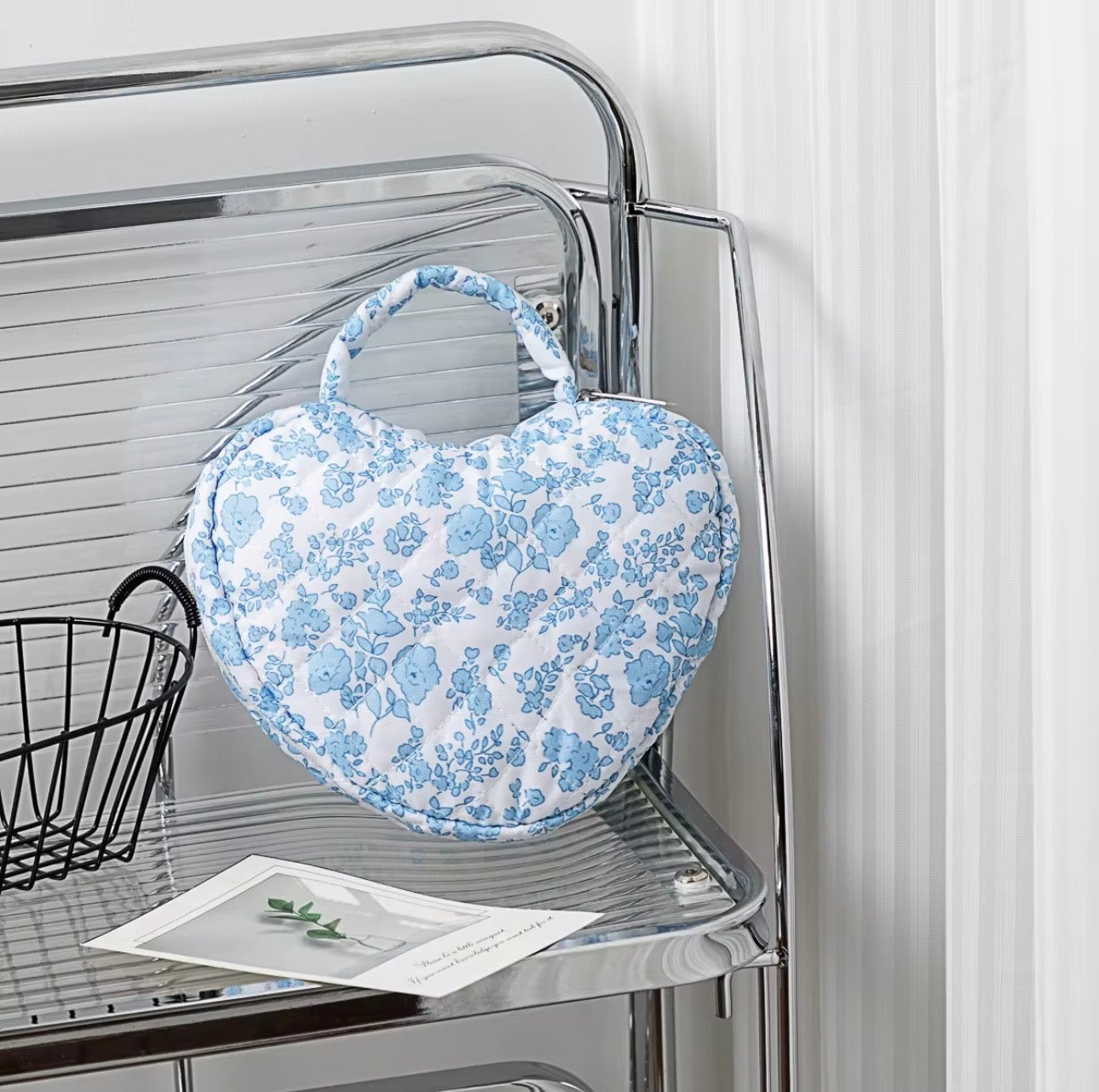 Kosmetiktasche in Herzform mit Tragegriff - blau