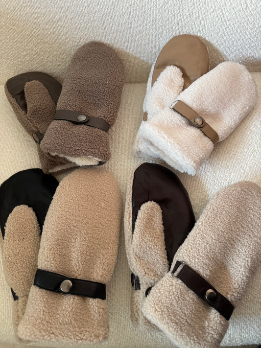 Fäustlinge mit Kunstleder