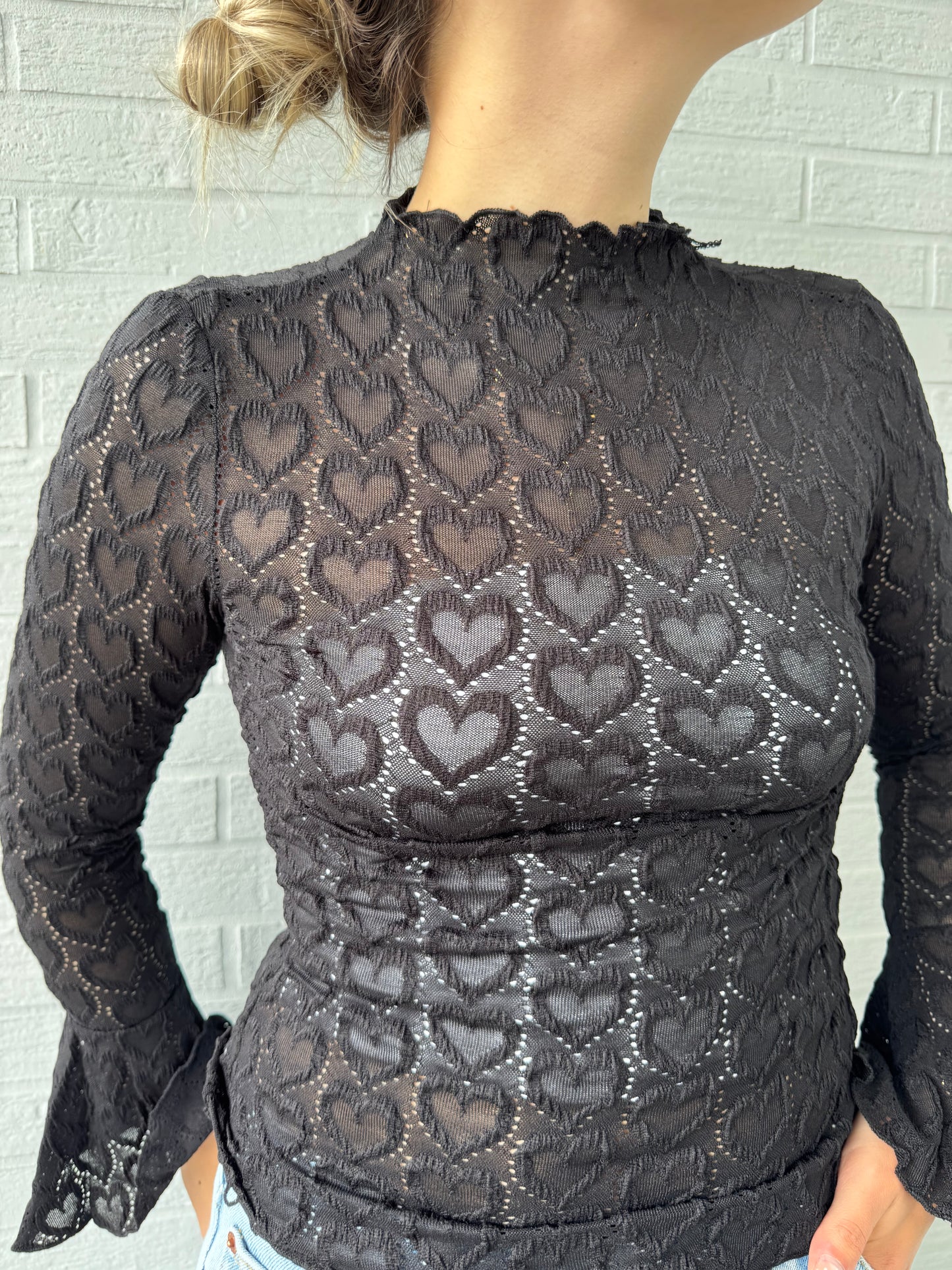 Spitzenshirt mit Herzen
