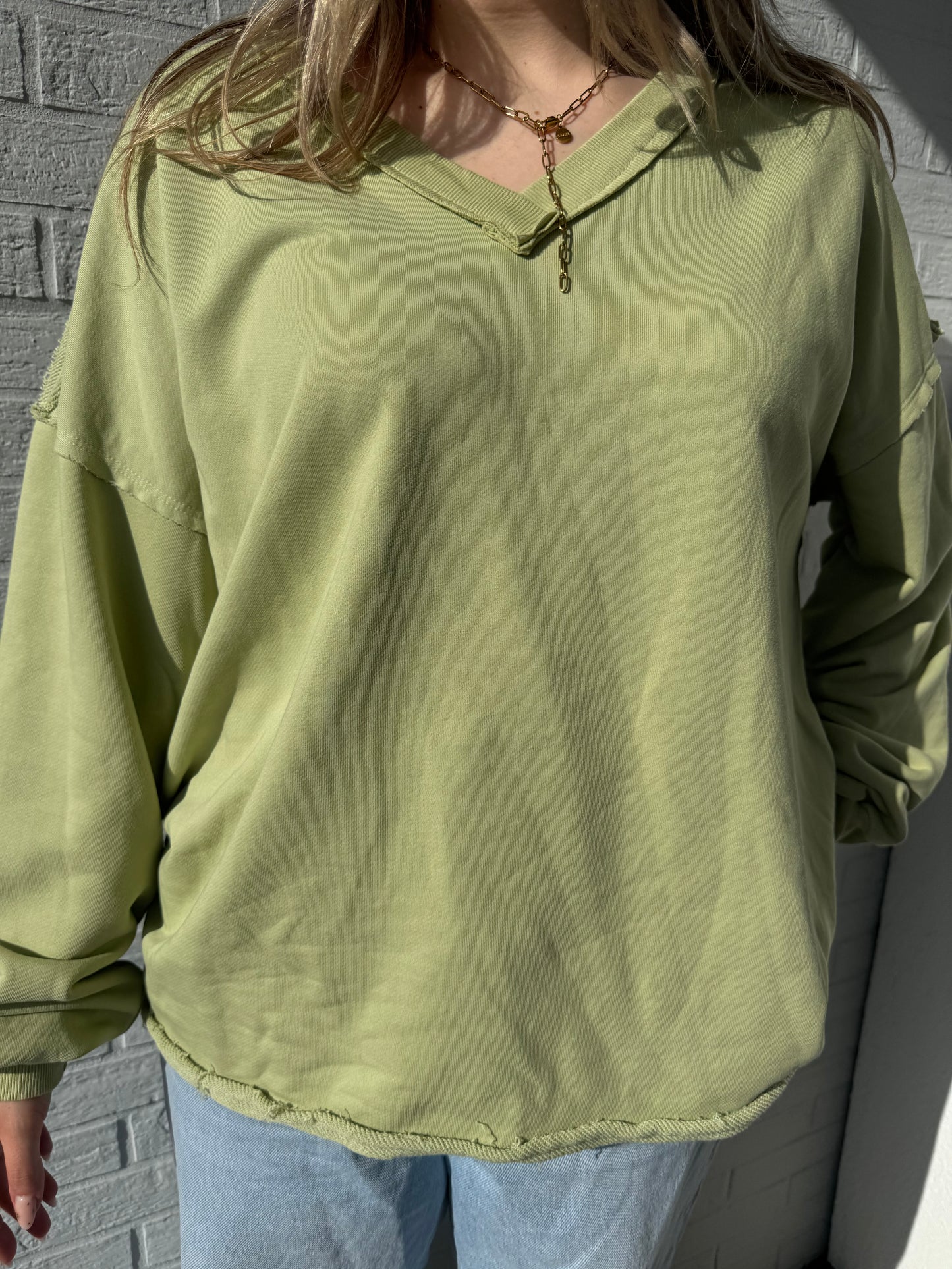 Lockeres Sweatshirt mit V-Ausschnitt grün