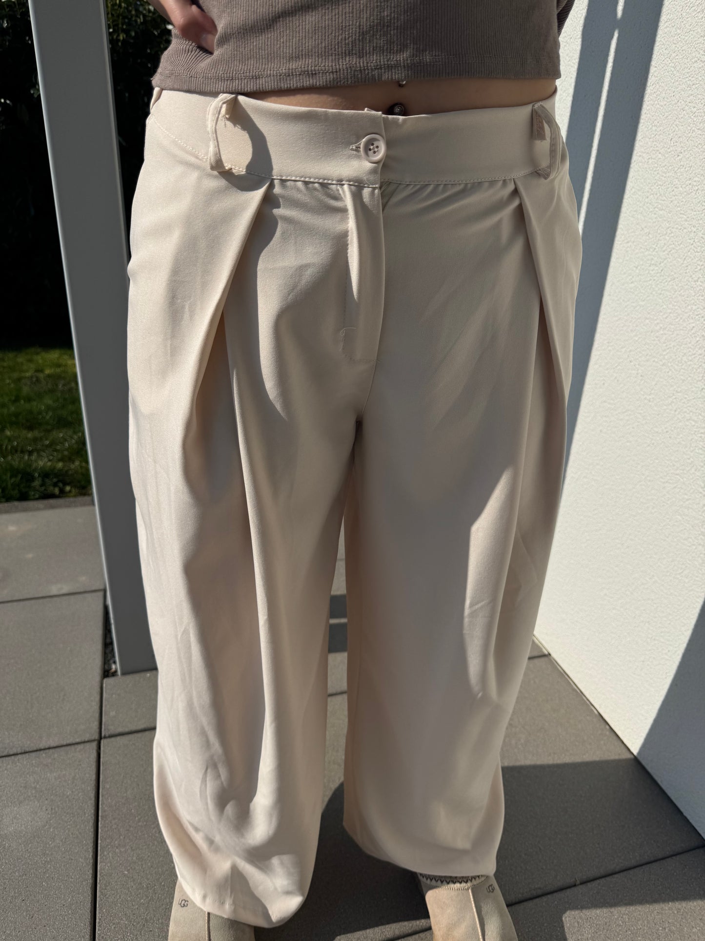 Weite Stoffhose beige