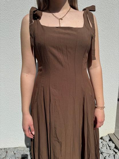 Kleid mit Schleifenträgern braun