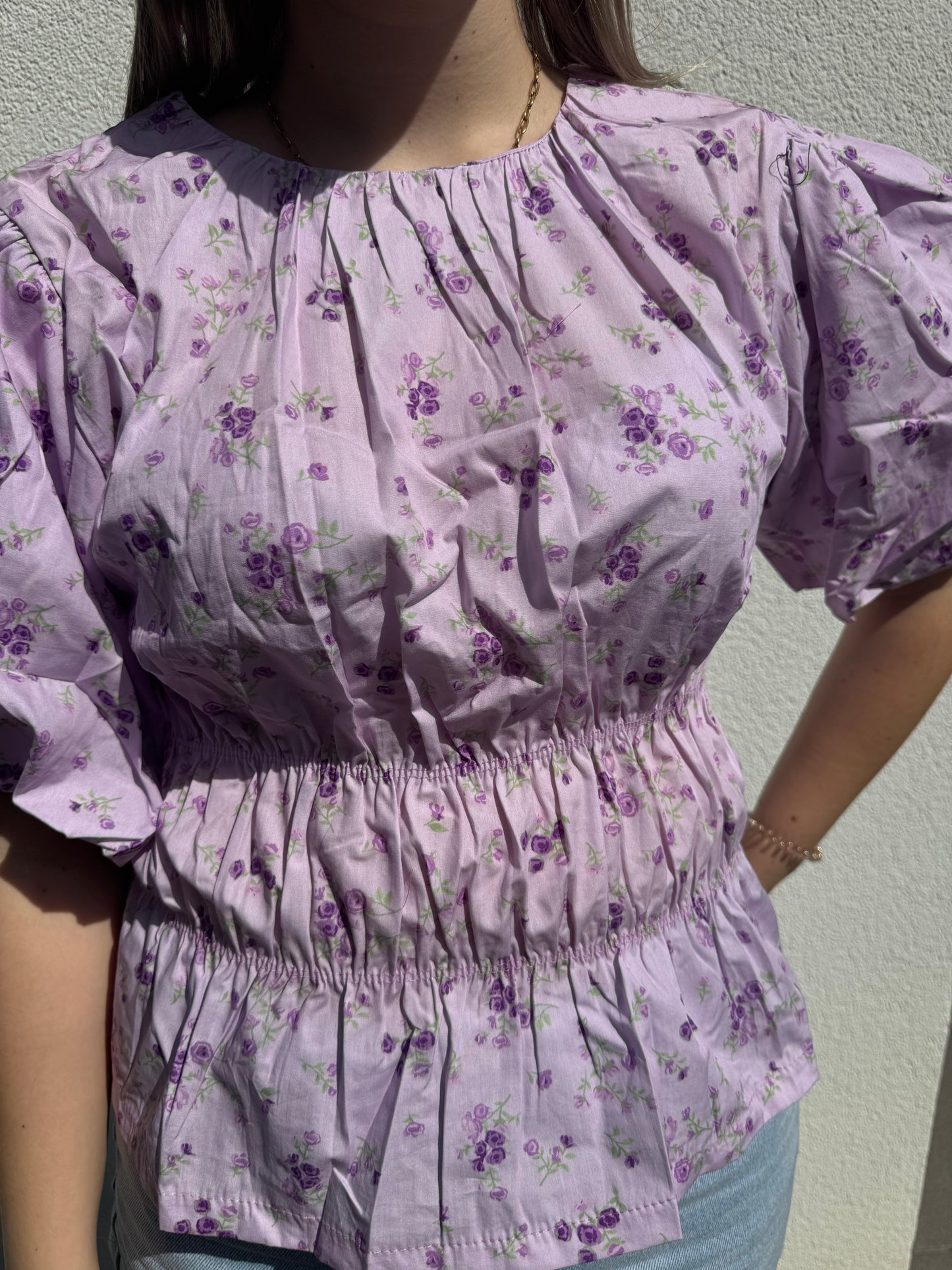 Bluse mit Ballonärmeln Blumenmuster flieder