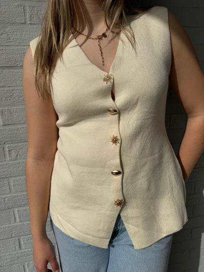 Top mit Schmuckknöpfen creme
