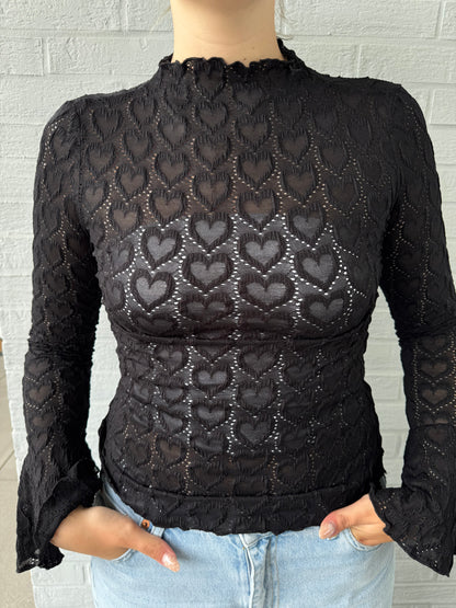 Spitzenshirt mit Herzen