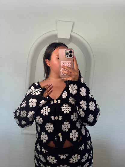 Cardi Blumi schwarz weiß