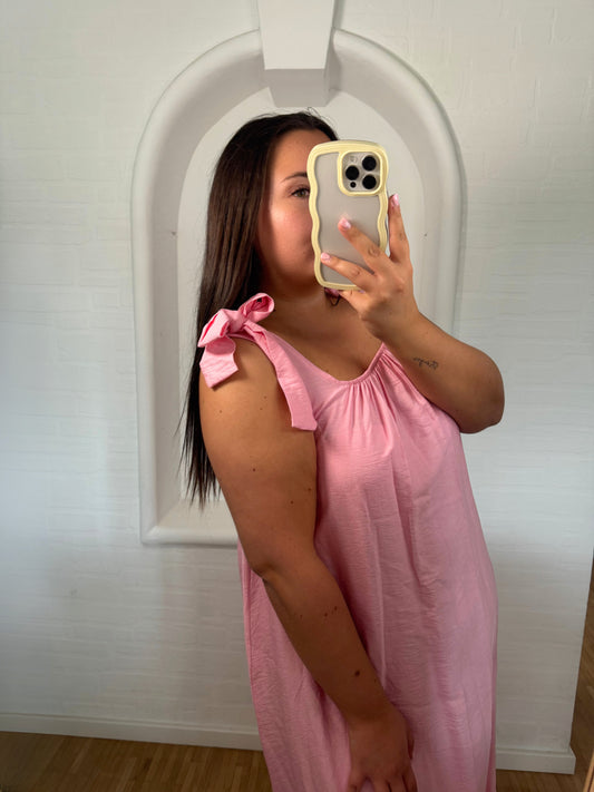 Rosa Kleid mit Schleifen