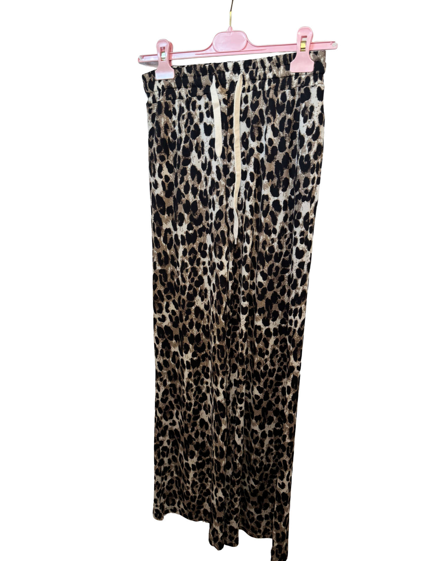 Leo Hose mit weitem Bein