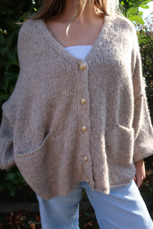 kuschelige Strickjacke mit V-Ausschnitt beige