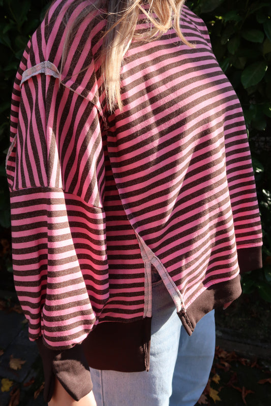 Dünnes Sweatshirt mit feinen Streifen rosa braun