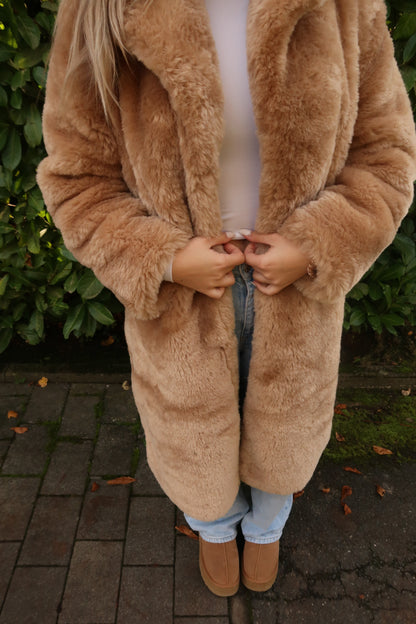 Lange Felljacke caramel