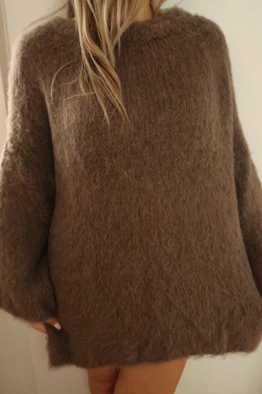 kuscheliger Langpullover off shoulder taupe