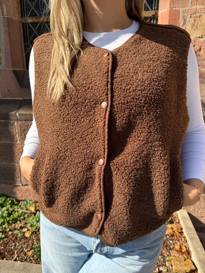 Teddyweste mit Knöpfen braun