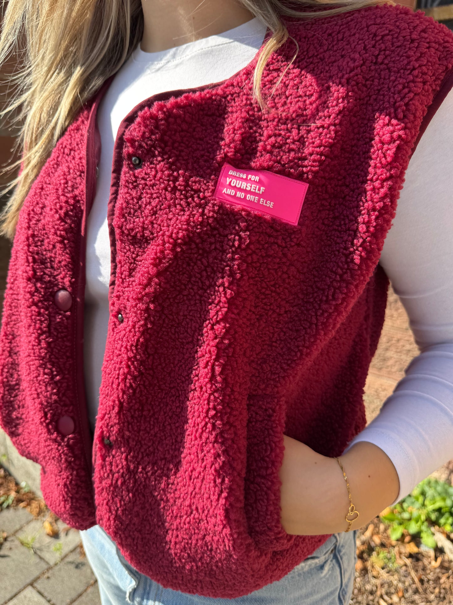 Teddyweste mit Patch bordeaux