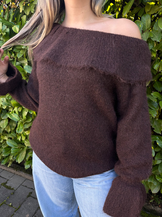 Pullover off shoulder mit Volantärmeln braun
