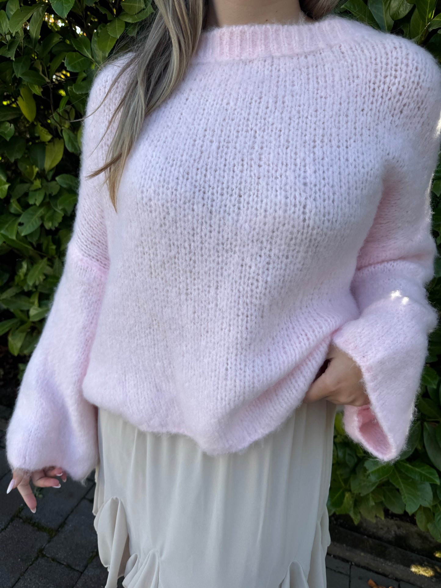 kuscheliger Pullover off shoulder rosa