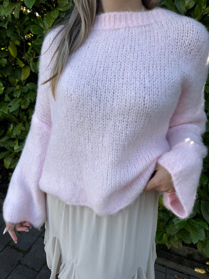 kuscheliger Pullover off shoulder rosa