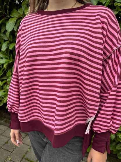 Dünnes Sweatshirt mit feinen Streifen rosa rot