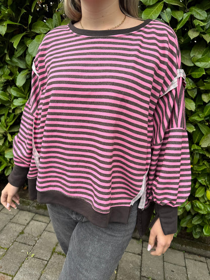 Dünnes Sweatshirt mit feinen Streifen rosa braun
