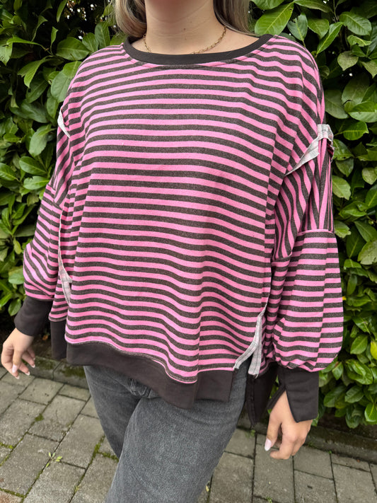Dünnes Sweatshirt mit feinen Streifen rosa braun